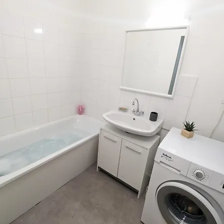 Daire Le Garnier - 7 Avec Balcon & Parking Inclus Lyon